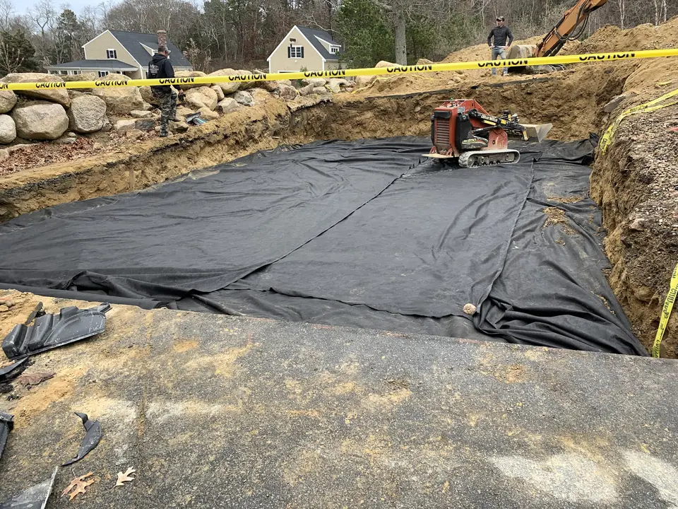 Lining a large excavation with filter fabric